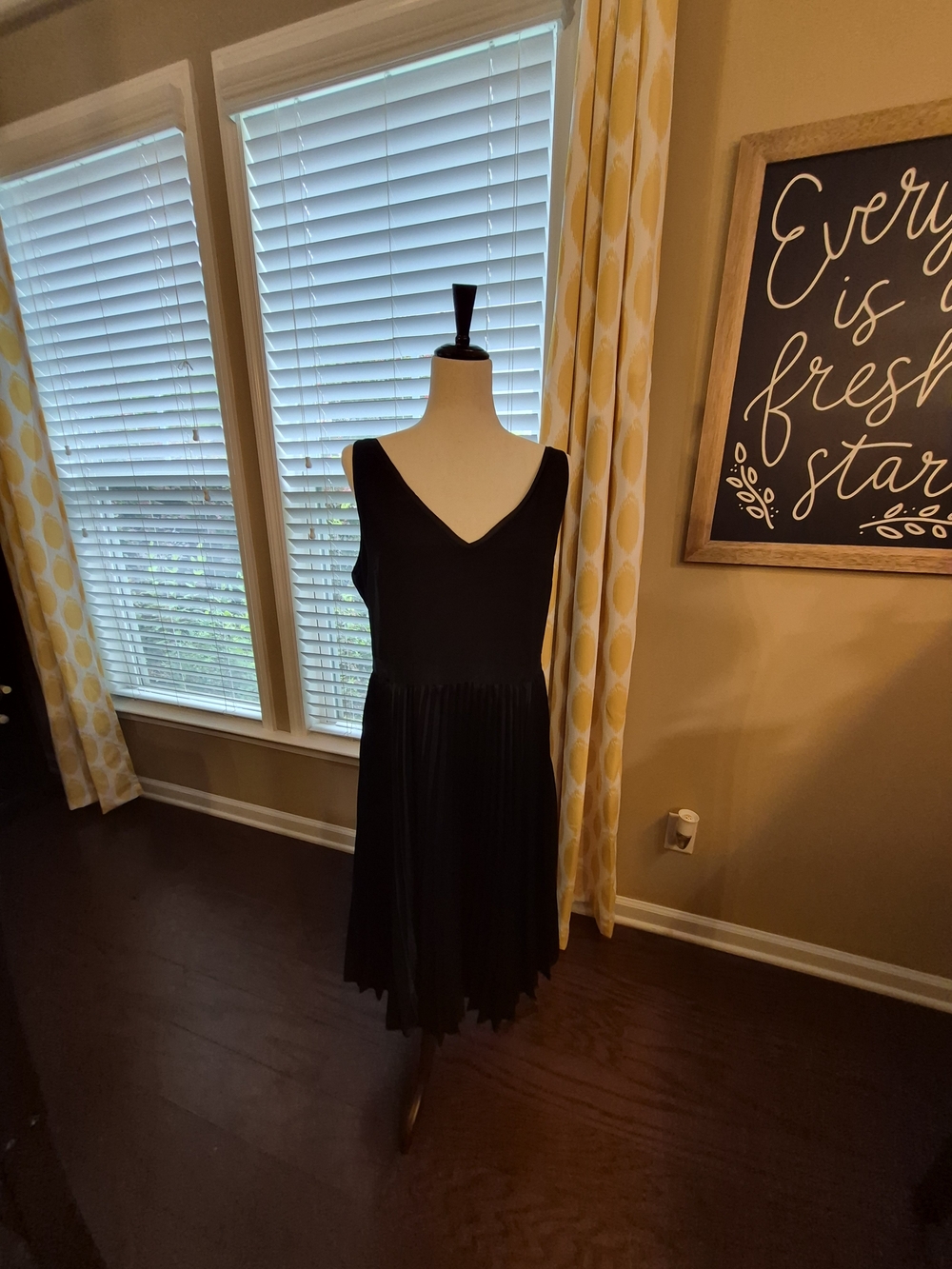 Classic Black V-Neck Women's Dress Banana Republic xl Nwt